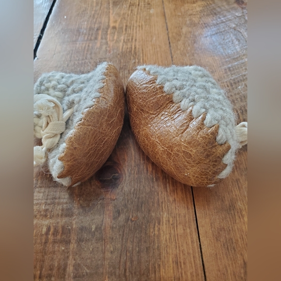 Wool Baby Booties - Picture 3 of 4